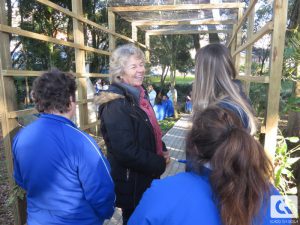 Mãe do tenista Guga Kuerten inaugura Jardim Sensorial da Apae