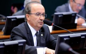 Deputado catarinense Jorginho Mello é substituído por ser a favor da denúncia contra Temer 