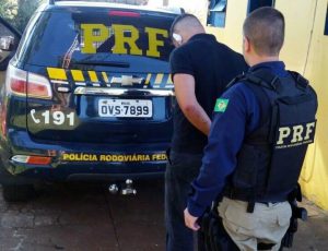 Procurado por tráfico de drogas é preso pela PRF na BR-282