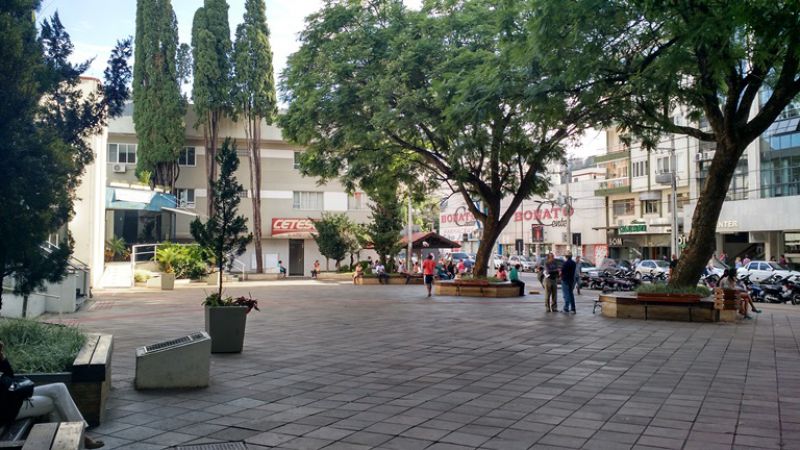 Empresas agora podem adotar espaços públicos em Joaçaba. Foto:Praça Adolfo Konder