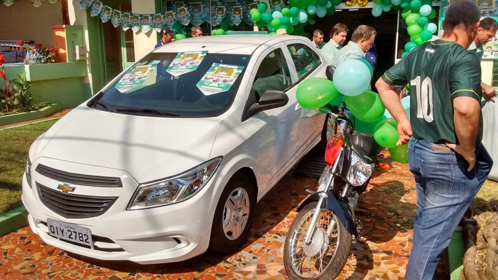 Clientes levam carros e motos 0Km da campanha Show de Prêmios Copérdia – 50 anos