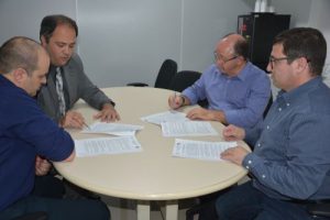 Fatma e Prefeitura de Joaçaba firmam termo para ampliação do aeroporto de Santa Terezinha