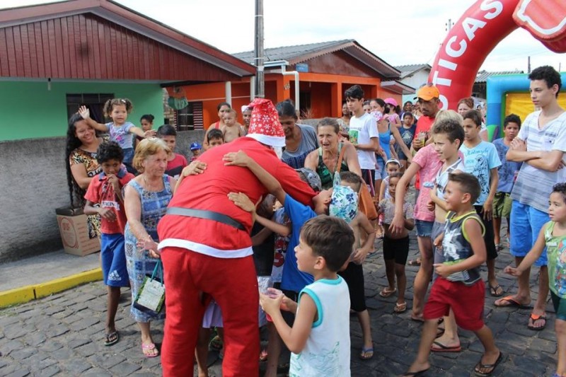 Festa de Natal reúne grande público no bairro São Jorge
