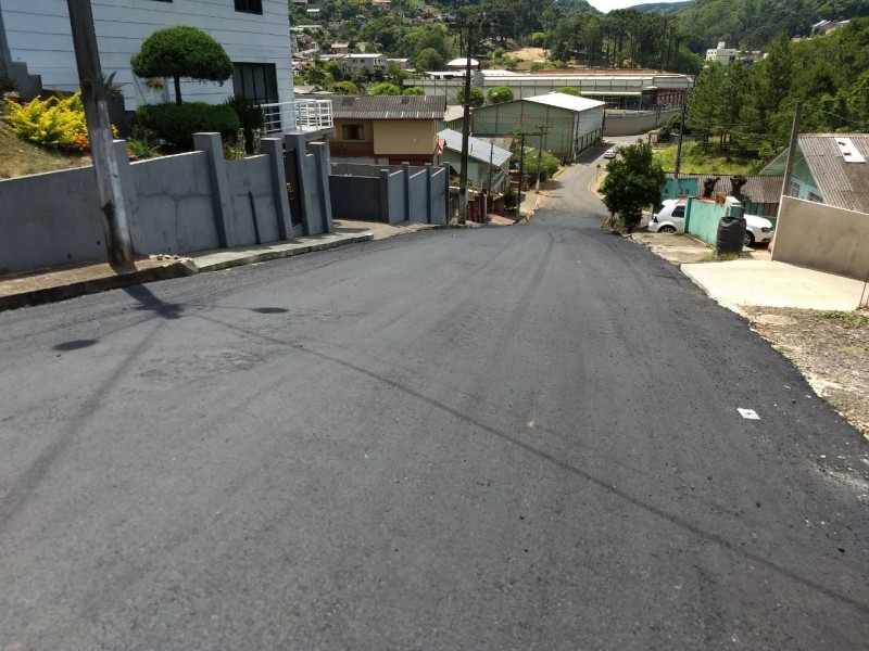 Pavimentação da Rua Pedro Kunz está quase concluída