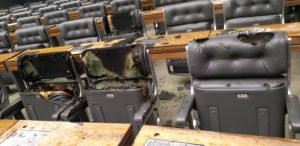 Câmara dos Deputados tem princípio de incêndio e plenário e salão verde são interditados 