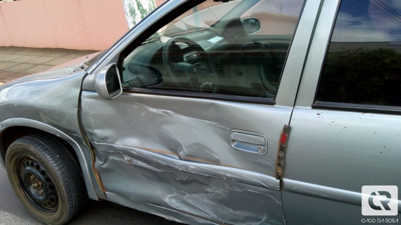 Apesar dos danos causados pelo impacto, os condutores não se feriram.