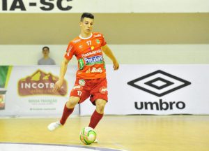 Joaçaba Futsal contrata ala Jhony, jovem revelação catarinense