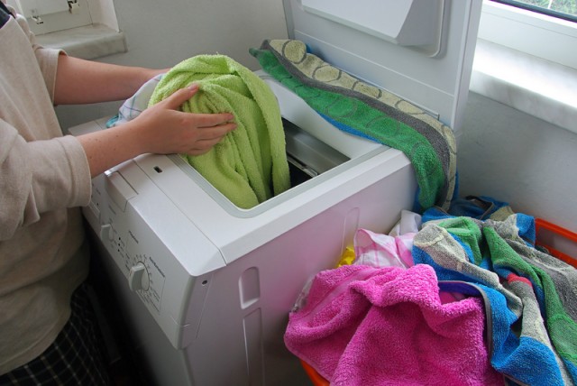 Idosa morre após choque elétrico em máquina de lavar roupa. Foto ilustrativa