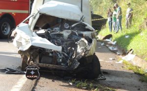Acidente entre três veículos mata motorista na BR-282 em Ponte Serrada