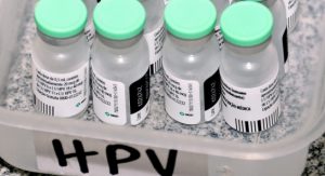 Santa Catarina precisa vacinar quase metade dos jovens contra vírus HPV e meningite C em 2018 