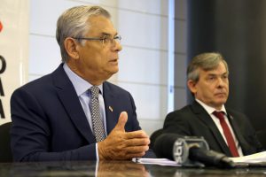 Pinho Moreira anuncia corte de mais de 200 cargos comissionados