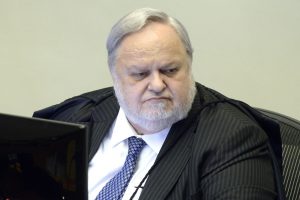 Ministro do STJ nega novo habeas corpus da defesa de Lula para evitar prisão