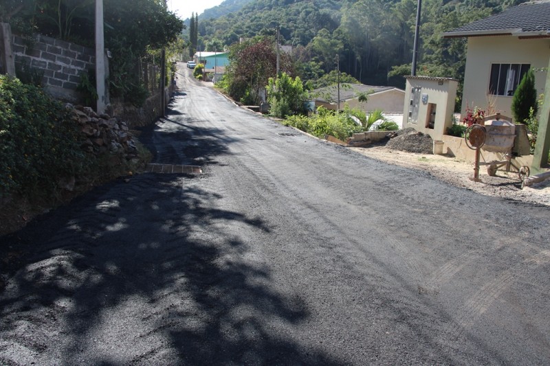 Diversas ruas de Joaçaba recebem recapeamento asfáltico