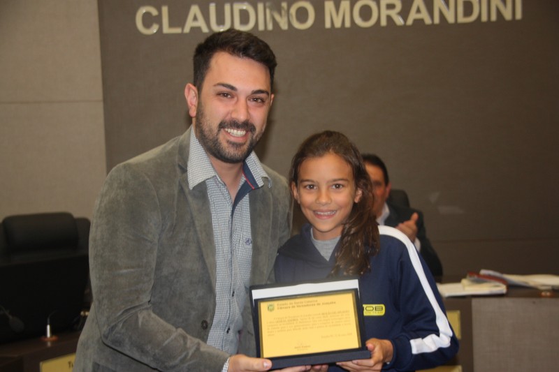 Atleta Letícia Andres recebe Moção de Aplauso na Câmara