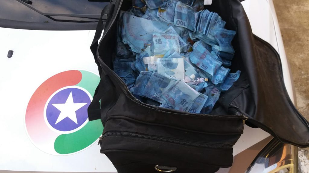 Polícia Militar apreende mais de R$ 2 milhões em notas falsas de R$ 100 no interior de Ponte Serrada