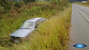 Motorista abandona veículo após sair da pista na SC-467