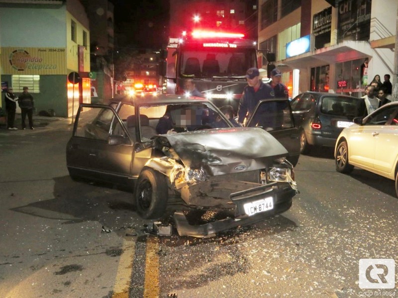 Colisão entre veículos deixa três feridos no Centro de Herval