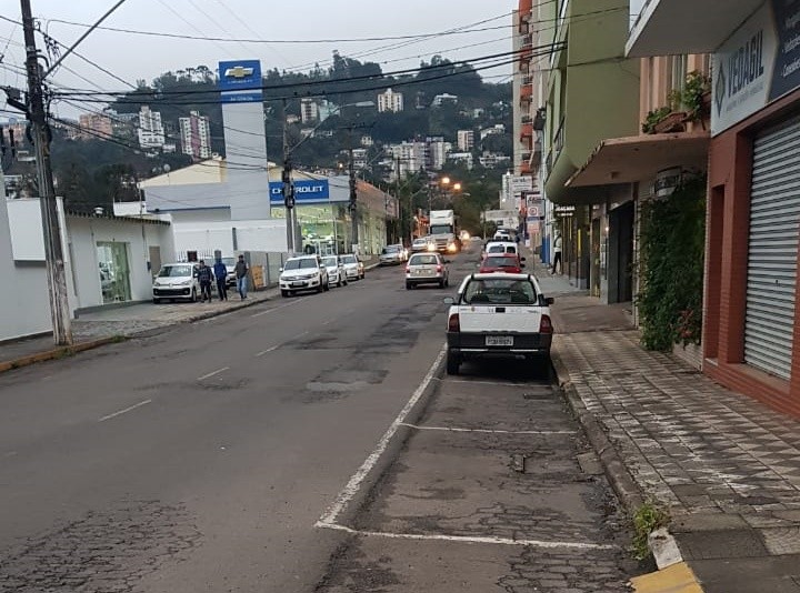 Prefeitura contrata empresa para limpeza de ruas em Joaçaba