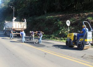 Prefeitura inicia operação tapa-buracos na Avenida Caetano Branco