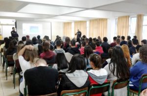 Alunos da Escola Eugênio Marchetti recebem orientações de trânsito