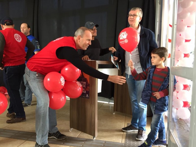 Rotary Club de Joaçaba, visando conscientizar os torcedores sobre a importância da vacinação contra a poliomielite. 