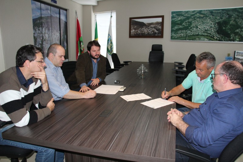 Floricultura Facin adota dois espaços públicos em Joaçaba