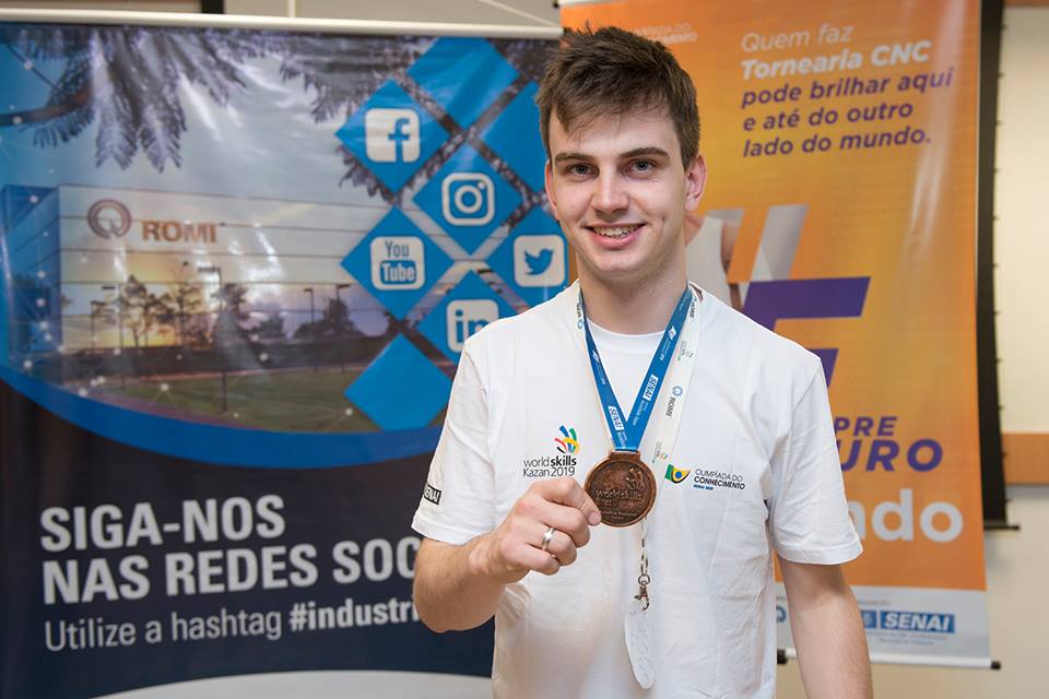 Gean Luiz Leorato conquistou a medalha de bronze na modalidade de Tornearia CNC