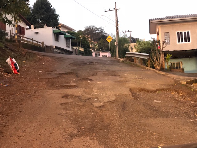 Via faz a ligação entre a Avenida Santos Dumont e a Rua São Paulo