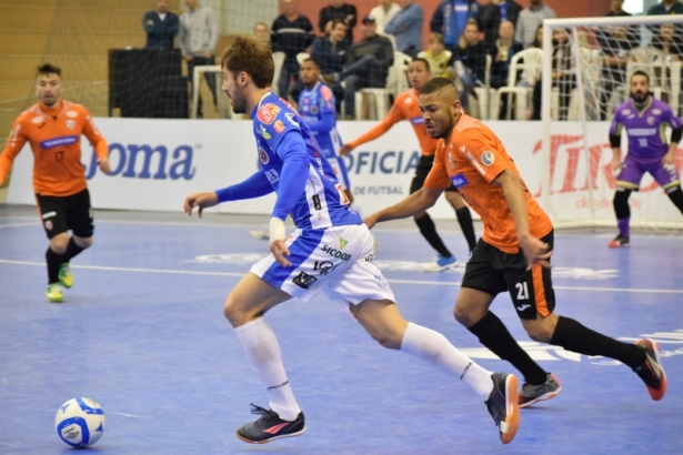 Pela Liga Nacional, Joaçaba Futsal é superado em casa pelo Carlos Barbosa