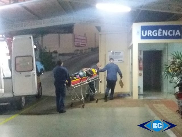 Vítima foi encaminhada à emergência do Hospital Nossa Senhora das Dores para a avaliação médica.