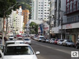 Ponto de táxi da Av. XV de Novembro. Foto:Caco da Rosa