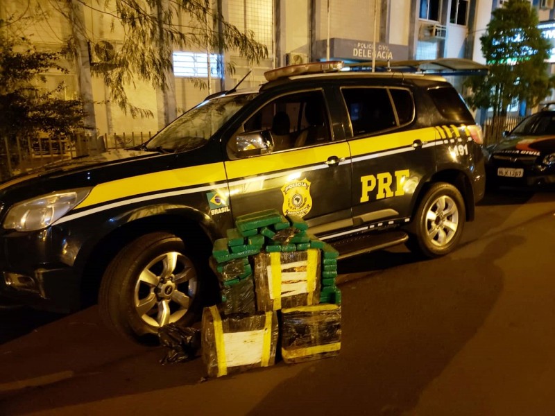 PRF apreende 100 kg de maconha em porta-malas de veículo