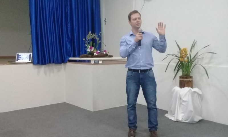 Engenheiro e empresário Rafael Patzlaff, diretor da Odeme Dental Research, desenvolveu ação de voluntariado na Escola Gasparino Zorzi, de  Campos Novos