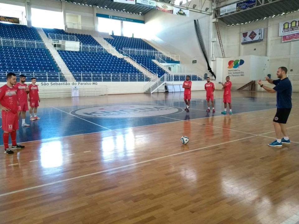 Jogadores treinaram na Arena Olímpica João Mambrini