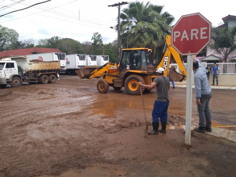 Máquinas de Joaçaba trabalham na recuperação de Lacerdópolis