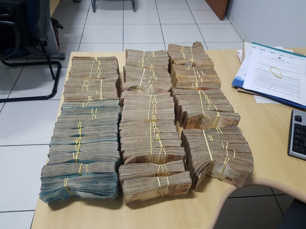 500 mil reais foram encontrados em uma mala. Foto: PF divulgação