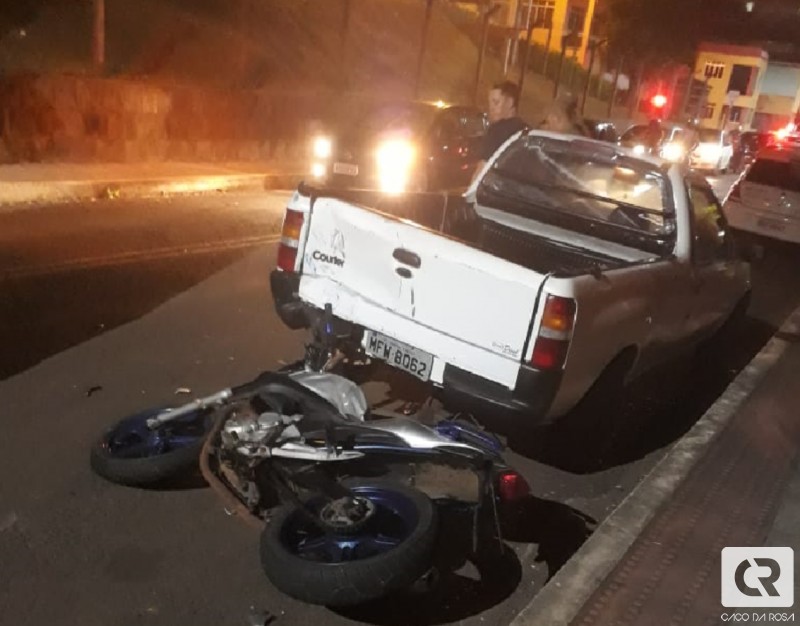 Motociclista fica gravemente ferido após colidir em caminhonete em Herval