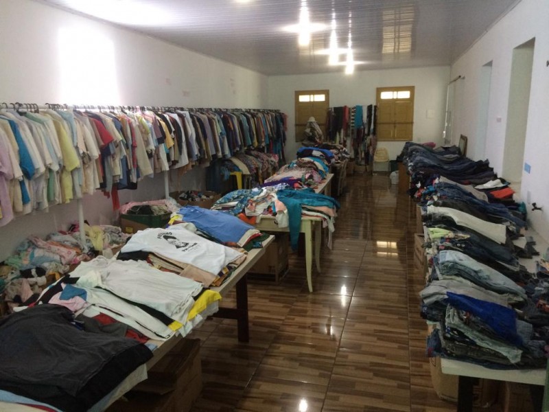Bazar de roupas e calçados usados está sendo realizado em Herval