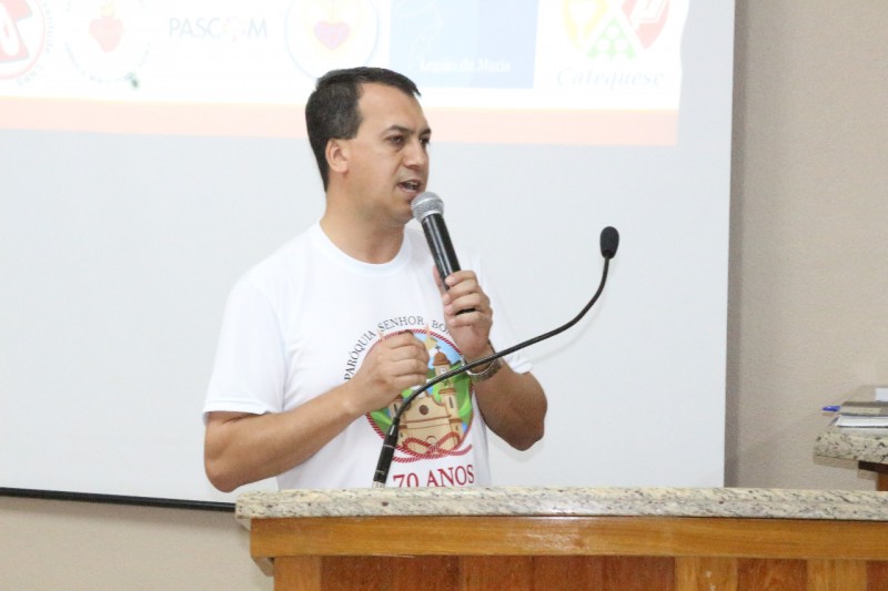 Foto:Padre Davi Lenor utilizou a tribuna para falar do evento