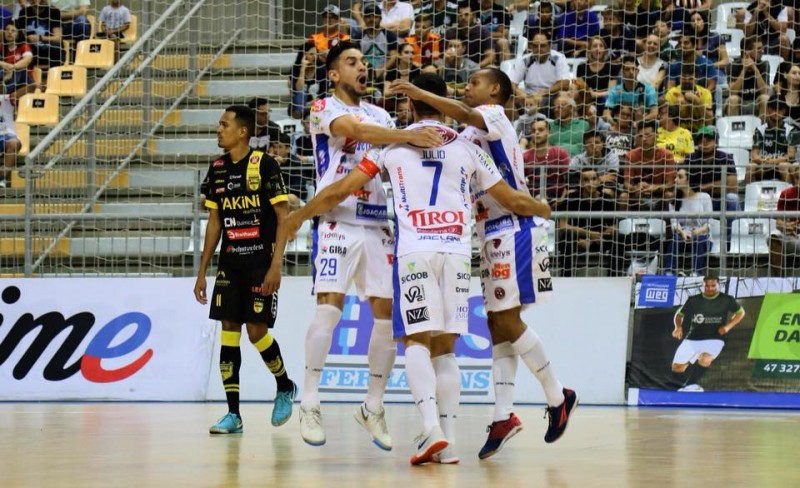 Joaçaba Futsal vence Jaraguá no primeiro jogo da semifinal