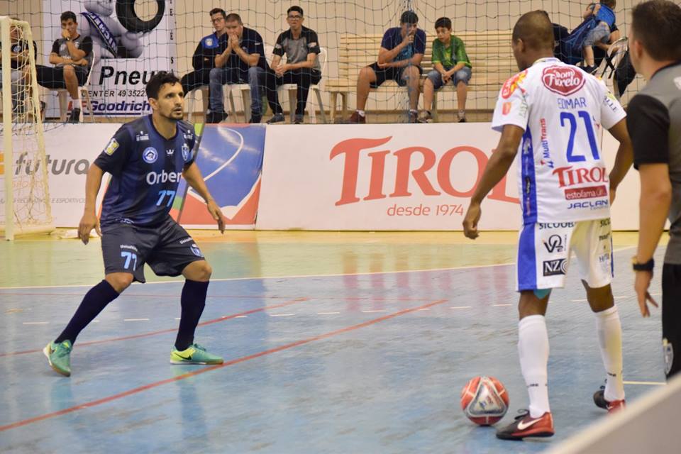 Joaçaba Futsal fica no empate com Tubarão na primeira partida da decisão do Estadual