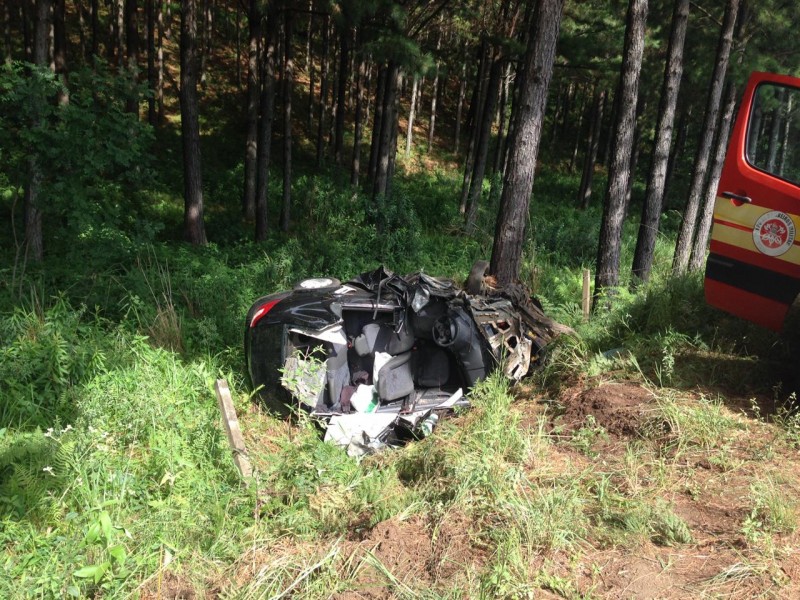 Motorista morre após colidir veículo contra árvores na SC-350