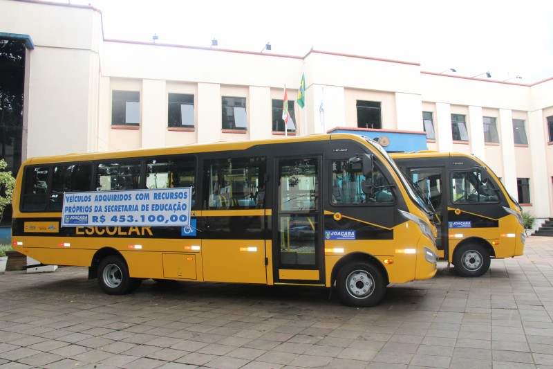 Educação de Joaçaba adquire dois ônibus escolares