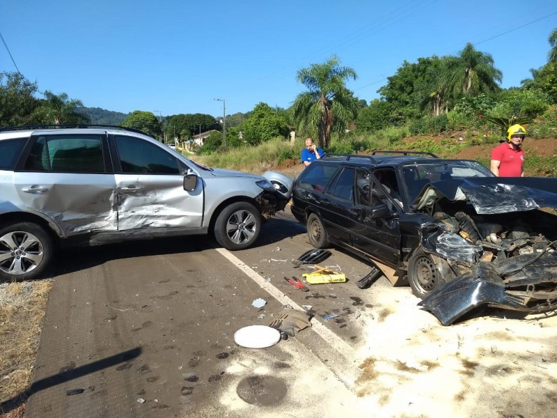 Colisão entre veículos deixa casal ferido na SC-150