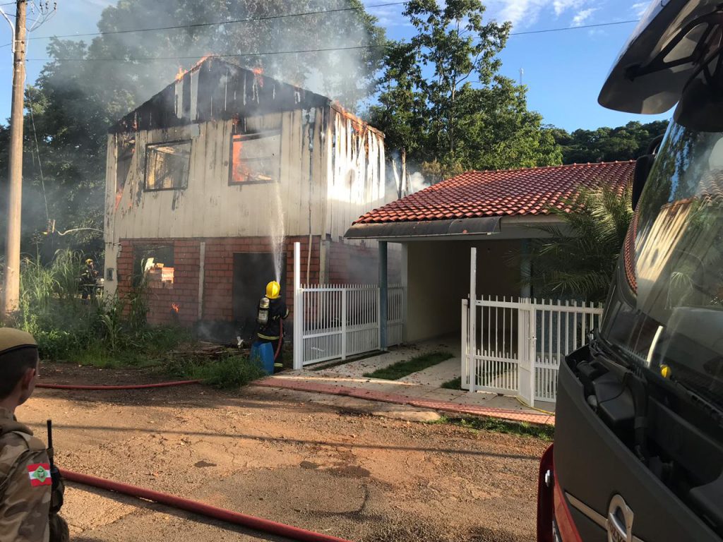 Empresa promoverá evento para auxiliar família de Herval d’ Oeste que perdeu tudo em incêndio. Foto: Emerson Marcus/Rádio Líder 