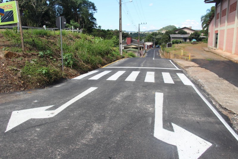 Prefeitura conclui pavimentação de mais duas ruas em Joaçaba