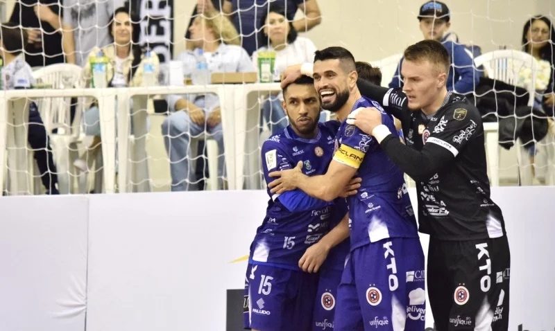 Personalidades do futsal recebem homenagem em Carlos Barbosa – LNF